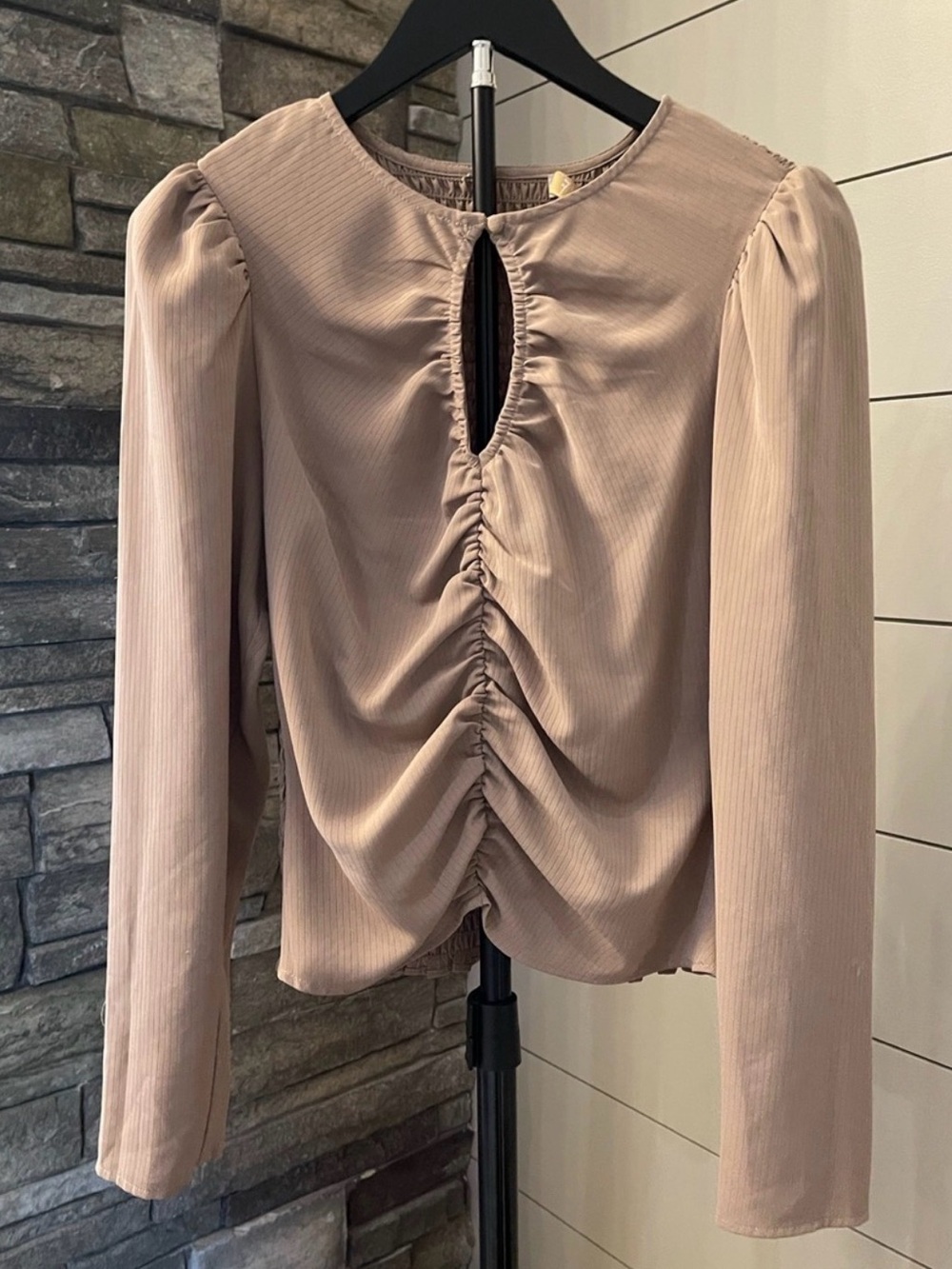WAYF Taupe Ruched Keyhole Long Sleeve Smocked Back Blouse Small